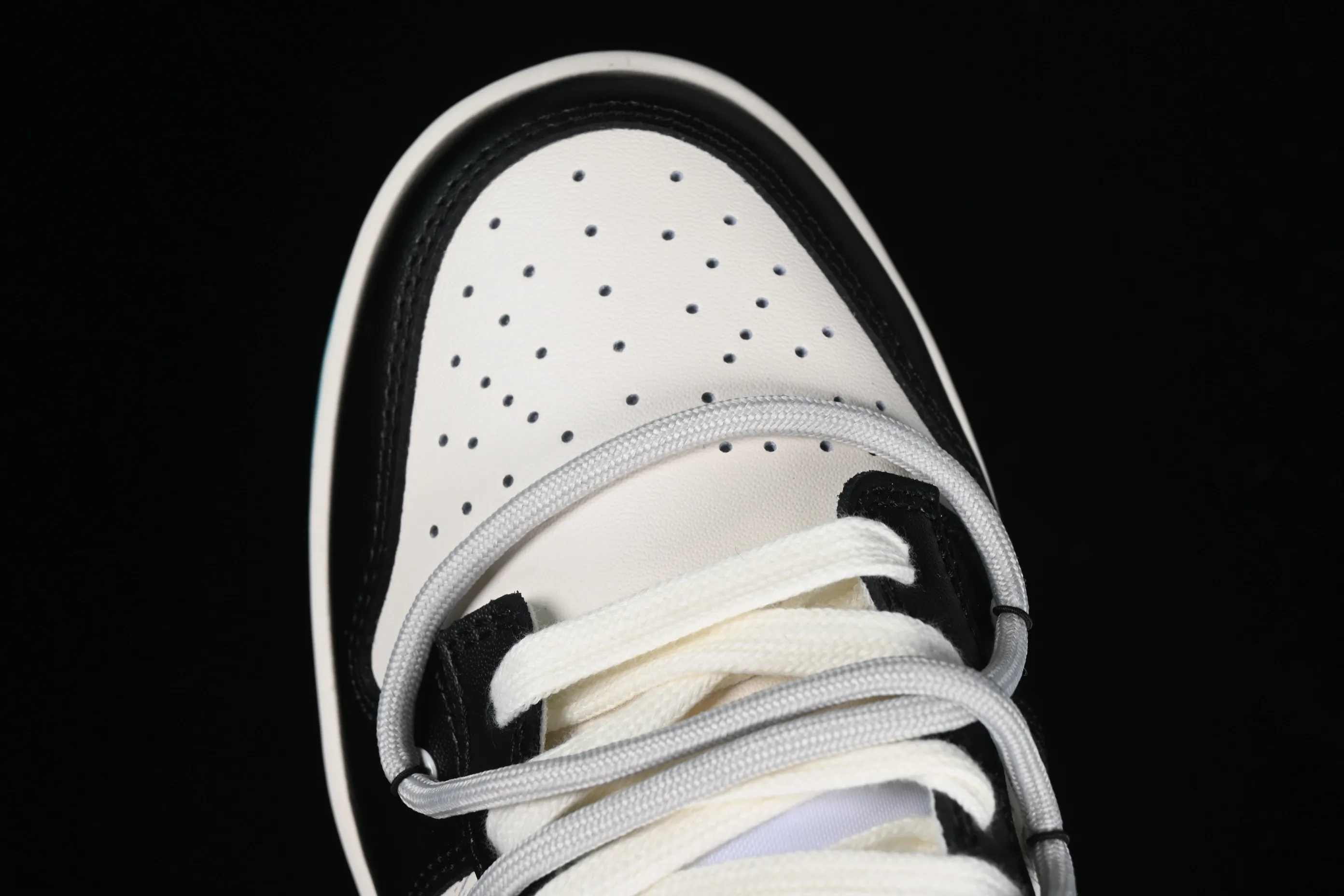 All Categories Nk SB Dunk Series Nk SB Dunk Low Low-top sneakers Nk Dunk Low Panda Prank Star Trek SB strappy low-top casual sneakers DV0833-101